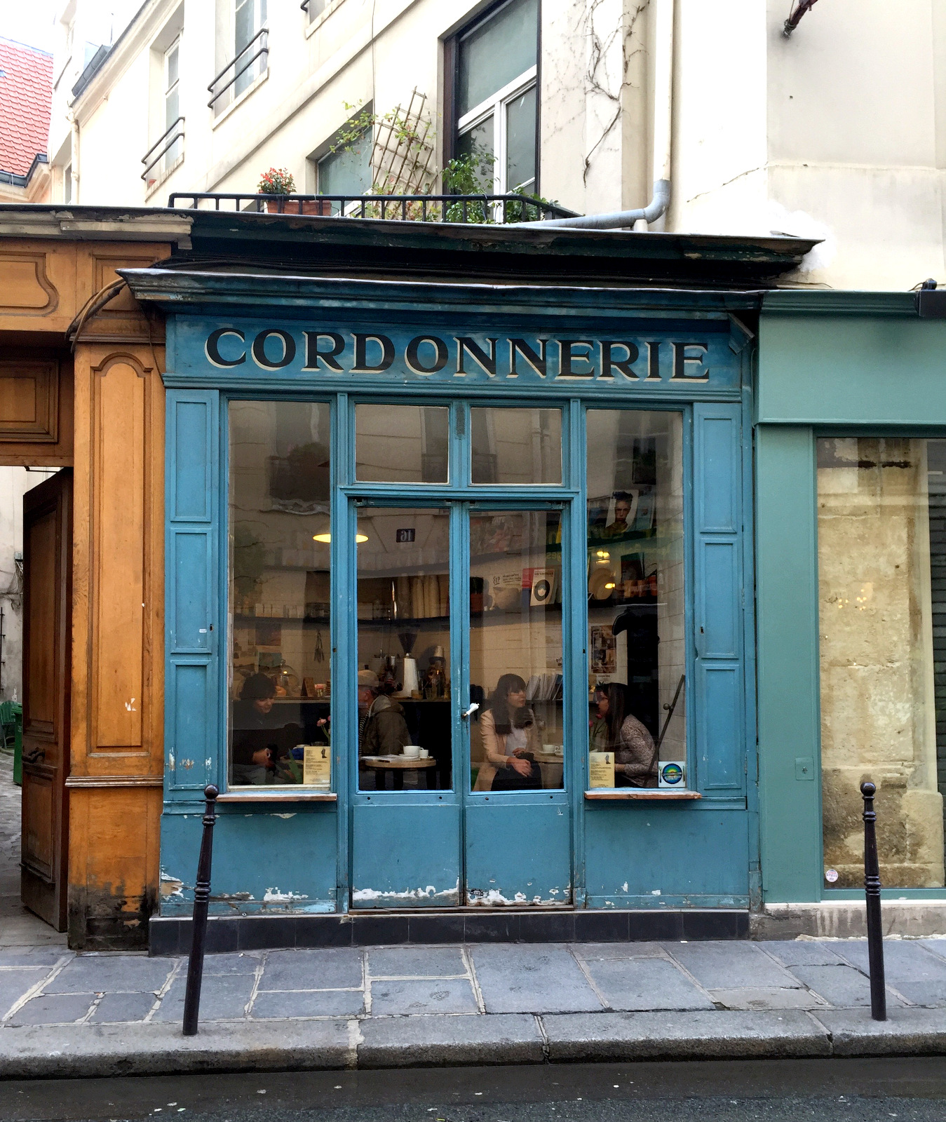 Boot café, Paris
